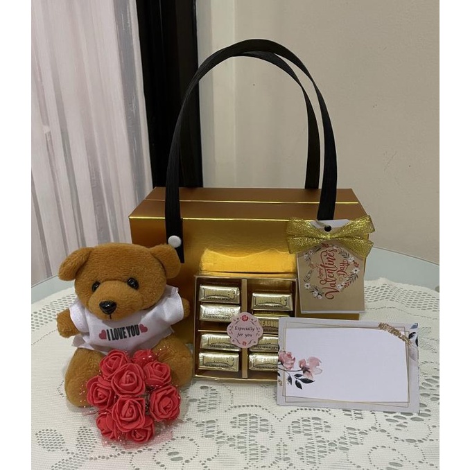 

Spesial Valentine Day Mini Hampers Kado Valentine Coklat Teddy Bunga Bag Gold