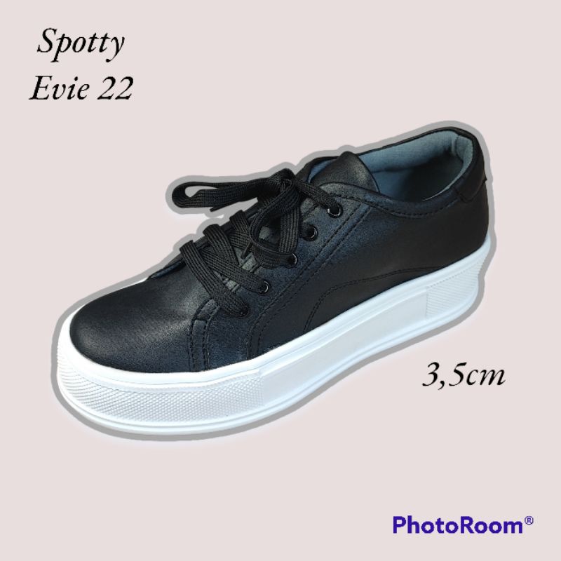 Sepatu Sneaker Wanita Spotty - Evie 22