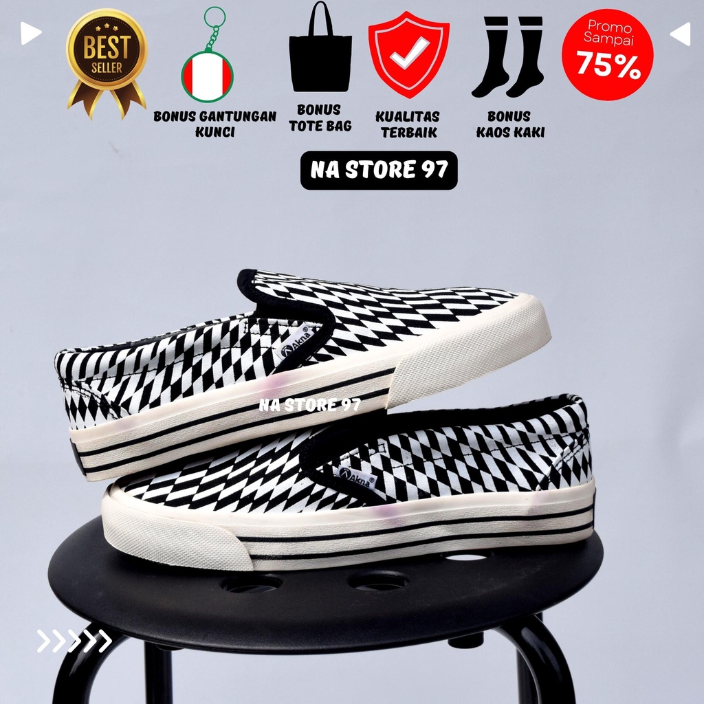 Sepatu pria dan wanita slip on checkerboard rucat putih Akna Sneakers