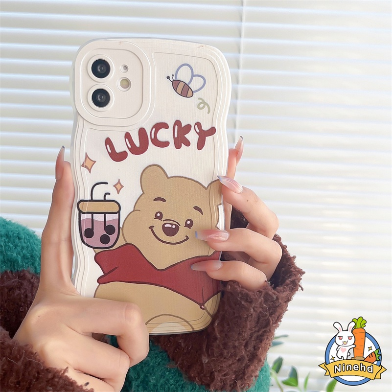 Oppo A17 A17K A57 A77 A77s A16 A16K A15 A15s A3s A5s A76 A96 A74 A54 A93 A94 A95 A92 A52 A53 A5 A9 F9 F11 Reno 7 6 5 Pro 8Z 7Z 6Z Kartun Beruang Lucu Wave Edge Shockproof Casing Hp