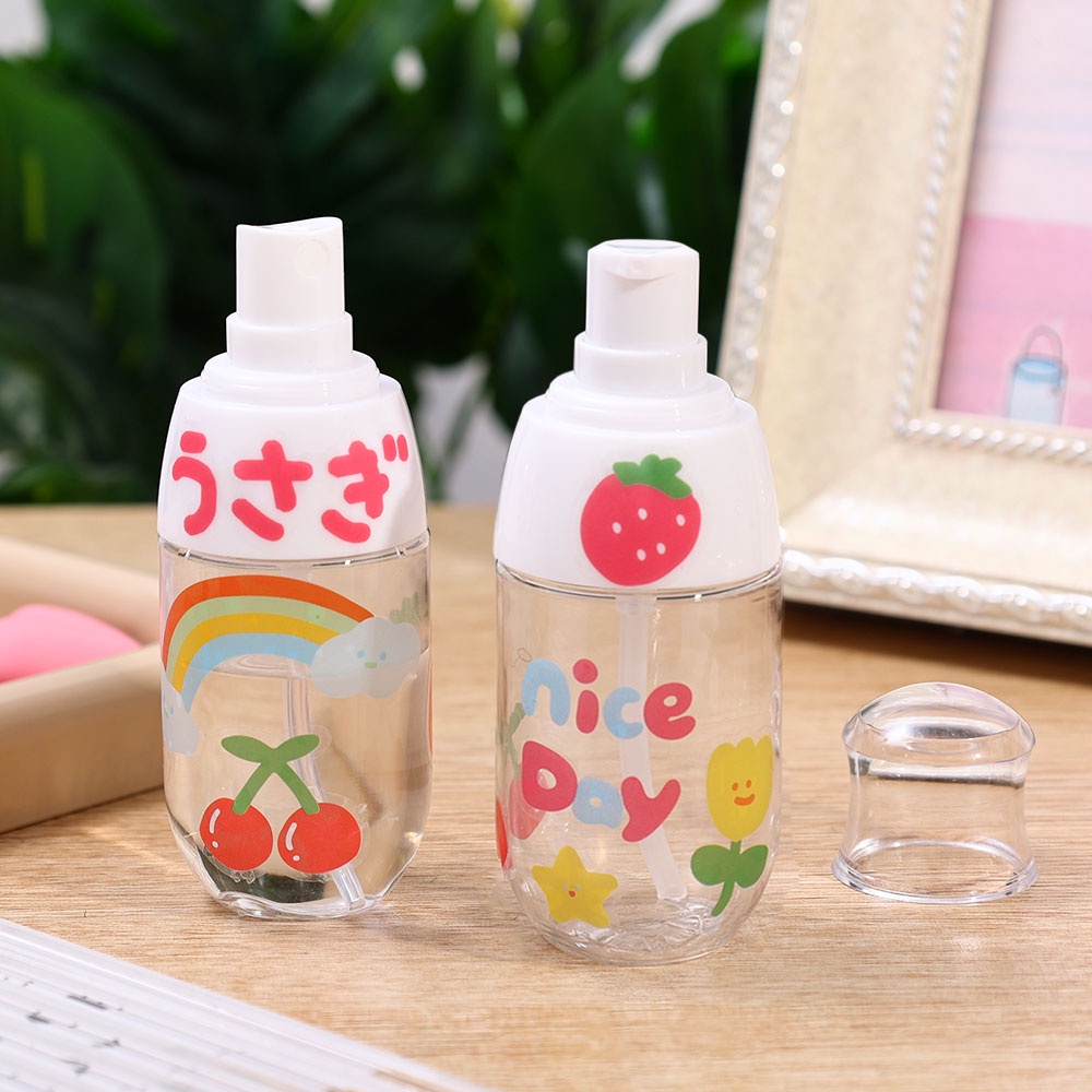 50ml Ins Style Botol Semprot Isi Ulang Dengan Stiker Parfum Bening Atomizer Botol Kosong Lucu Transparan Plastik Lotion Botol Travel Portable Reusable Push-type Bottle