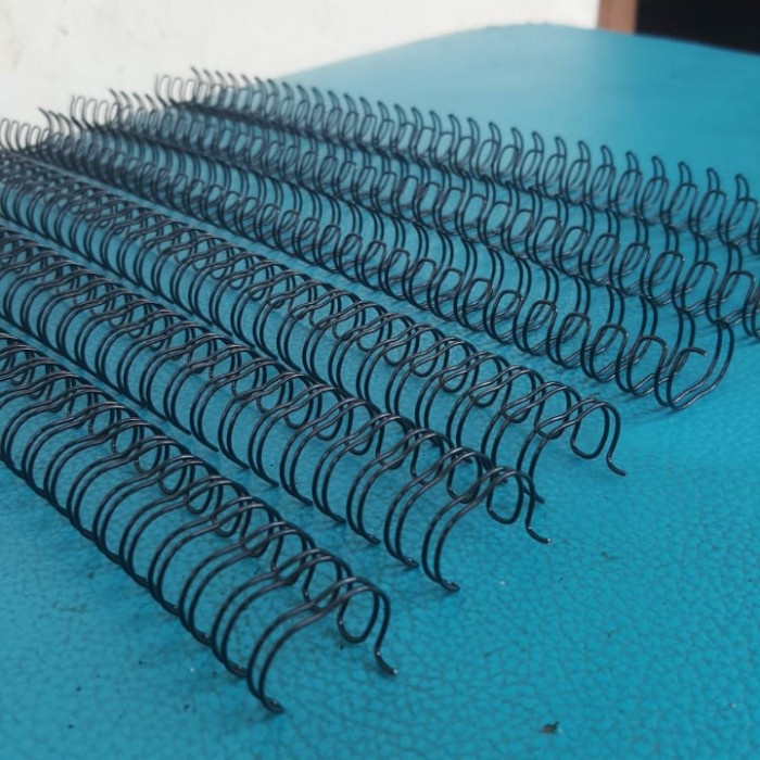 

[[JNT COD]] Ring Kawat Ukuran 5/16 A4 3:1 35 Lubang Spiral Kawat A4 3:1 35 Lubang - Hitam