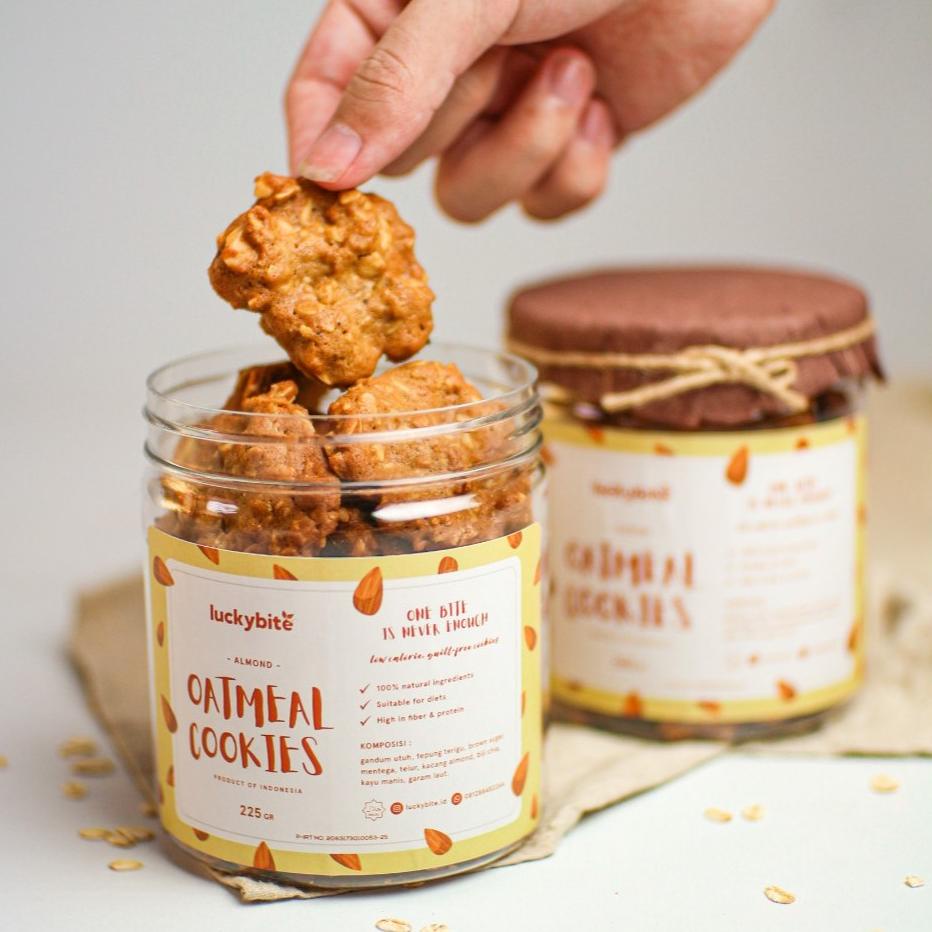 

Spesial 2.2 Oatmeal Cookies - Almond (225 gr) - LUCKYBITE Cuci Gudang