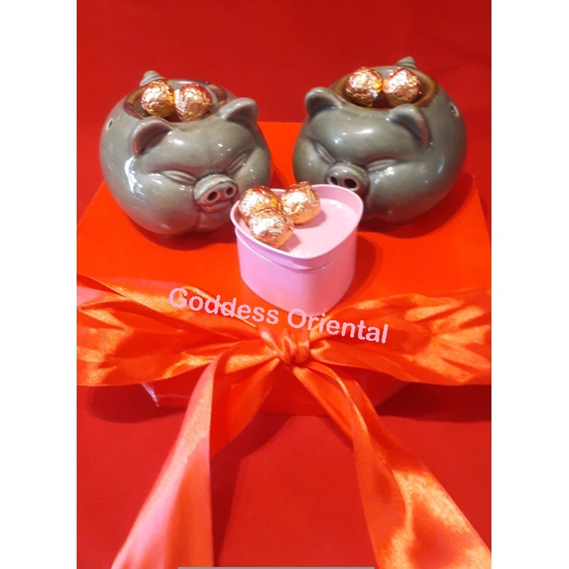 

Valentine's Day / Birthday / Wedding Gift 2 pcs Sepasang Babi (Pigs Couple) Keramik Gold Chocolate Ball Gift Hampers Set Hadiah