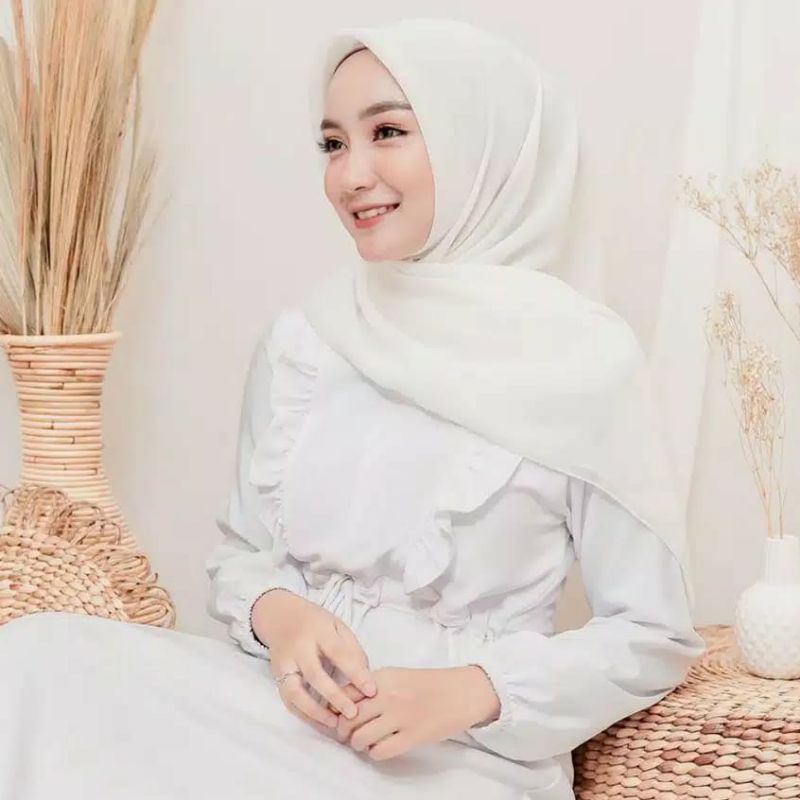 Bella Square Premium Polycotton 115 x 115 Jahit Neci Rapi / Hijab Segi Empat Termurah / Kerudung Polos