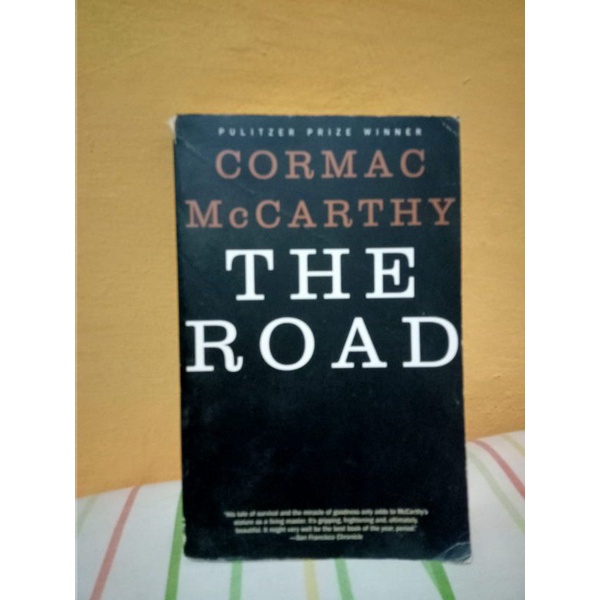 Buku the road " cormac mccarthy"