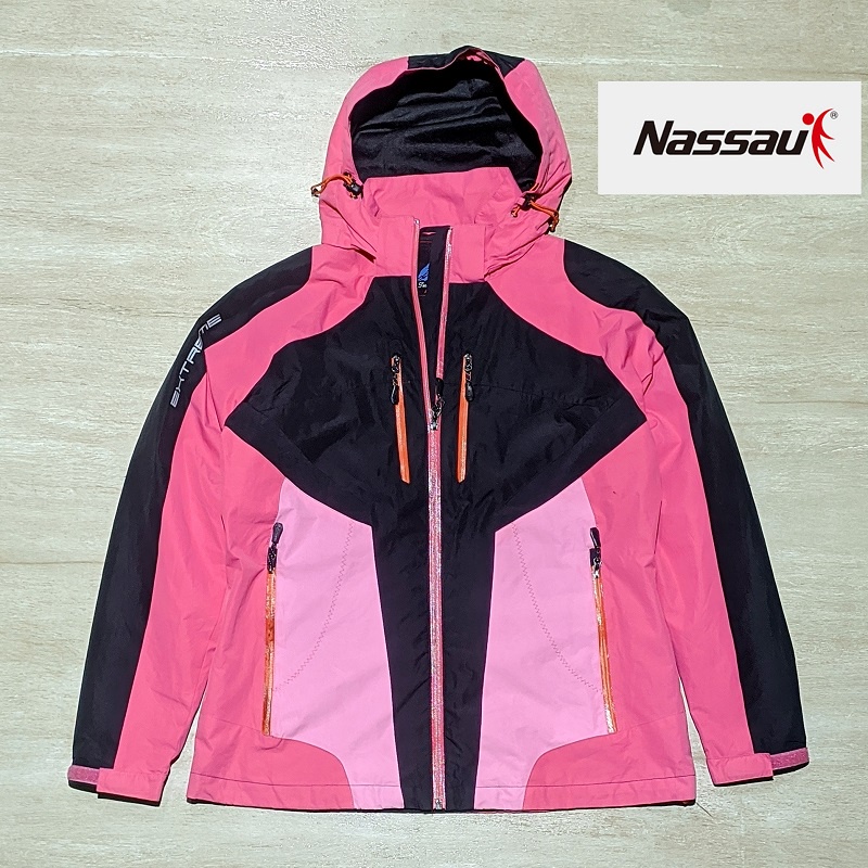 Jaket Thrift Outdoor Wanita NASSAU Hoodie Second Preloved Branded Kondisi 85% mulus