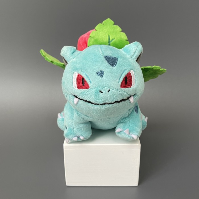 BONEKA POKEMON SITTING CUTIES PLUSH IVYSAUR POKEMON CENTER BNWT IL570