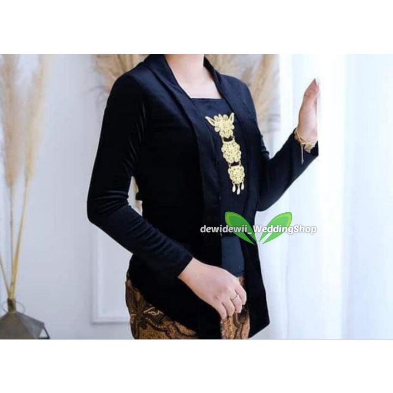 Kebaya Kutubaru + Bros Susun Cantik (Bros Warna Gold)