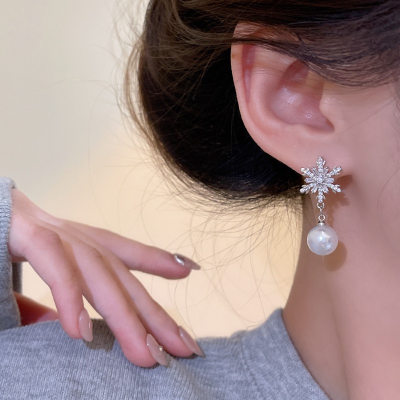 925jarum Perak Rasa Tinggi Anting Mutiara Fashion Indah Wanita Zirkon Snowflake Earrings