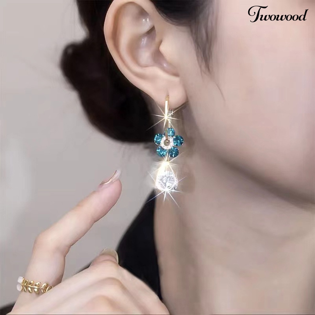 Twowood 1pasang Ladies Earrings Cahaya Mewah Elegan Temperamen Indah Halus Pakaian Sehari-Hari Alloy Faux Kristal Bunga Wanita Earrings Aksesoris Pesta