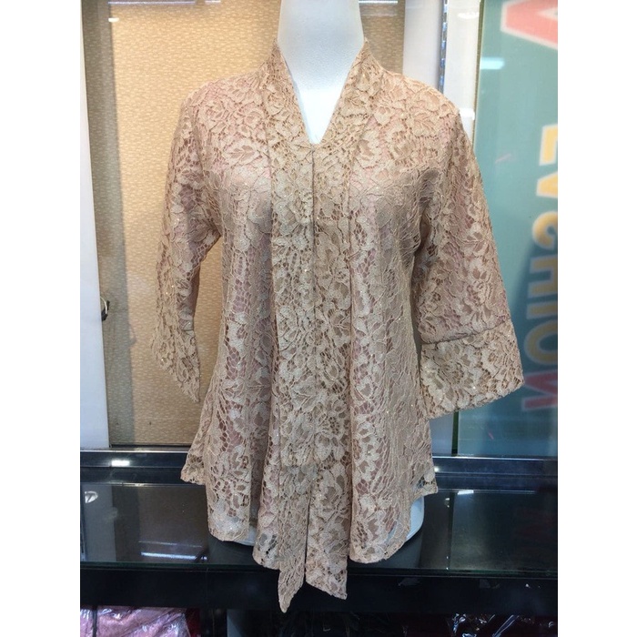 

Atasan Kebaya Kutu Baru Brokat Floy Seri