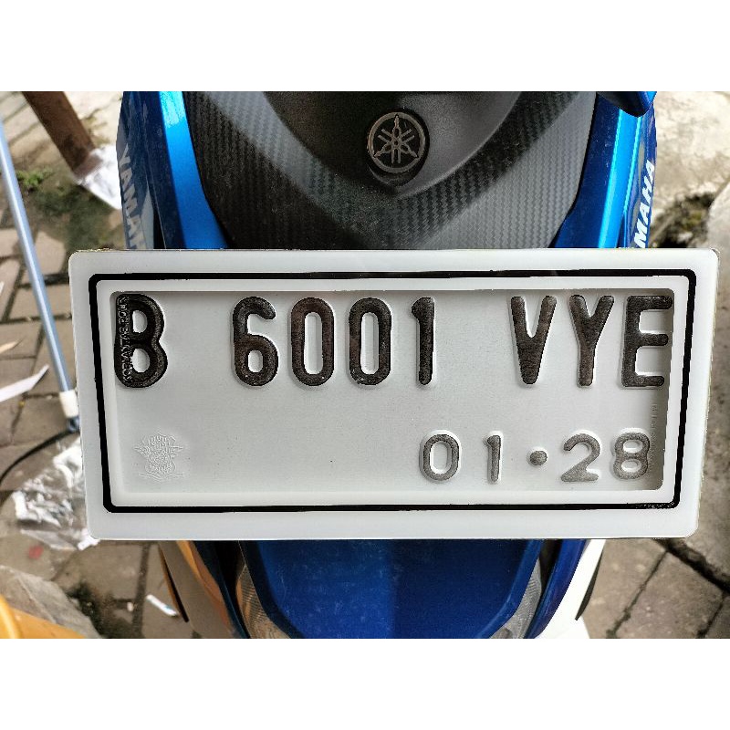 Tatakan plat nomor motor isi 2 pcs