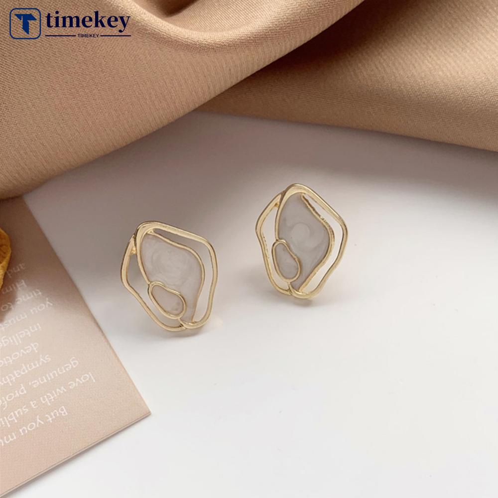 Timekey Temperamental Sederhana Geometris Shell Ear Studs Earrings Serbaguna Paduan Telinga Studs Wanita Perhiasan Aksesoris C2N9