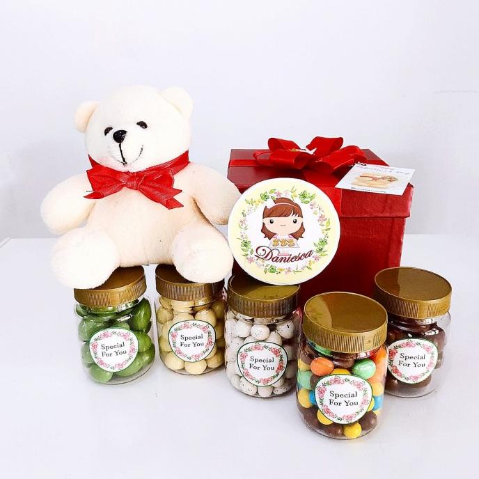 

Spesial Valentine Day Parcel Coklat Valentine Lengkap Boneka Coklat Buket Bunga