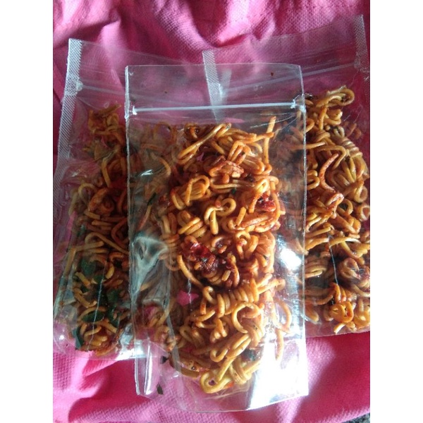 

MIE GULUNG / MIE UWEL