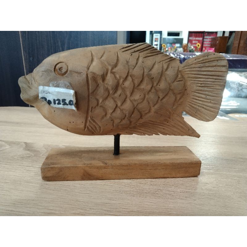 patung pajangan hiasan bentuk ikan