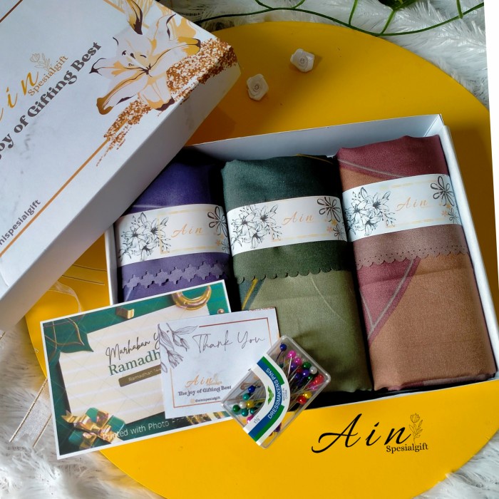 

Hampers jilbab lebaran idul Fitri kado ulang tahun anniversary wisuda