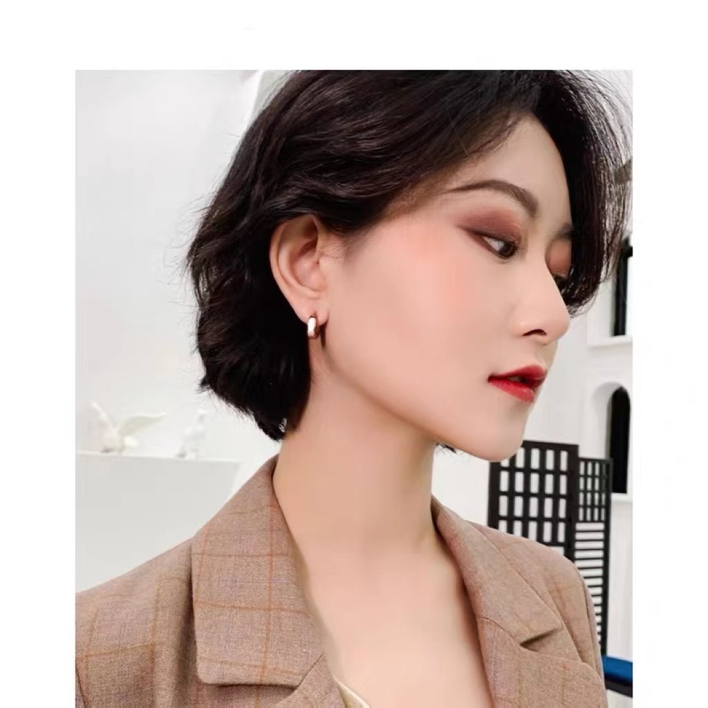 Anting Bentuk Lingkaran Bahan Titanium Steel 18K Warna Rose Gold Anti Alergi