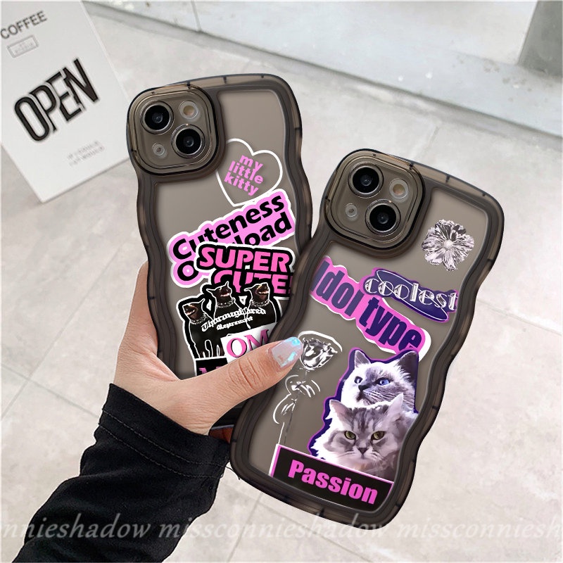 Trendy Brand Case OPPO A95 A57 A15 A16 A17 A3s A17K A54 A74 A16s A12 A16K A55 A96 A5 A9 A76 A52 Reno 8 7 6 8Z 7Z A77 A77s A1k A53 A5s A7 Sticker Label Kucing Keren Lembut Bergelombang Sarung Tepi