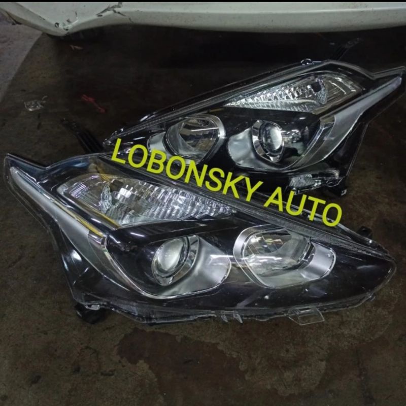 Headlamp lampu depan sienta type v g original