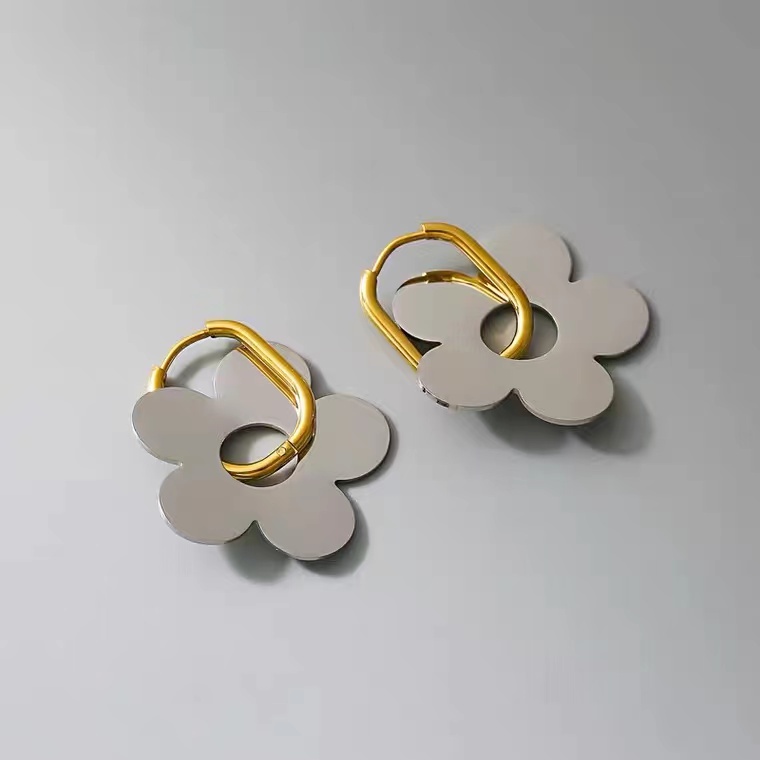 Anting Desain Bunga Sakura Cermin Anti Pudar Tahan Keringat Hypoallergenic Untuk Wanita