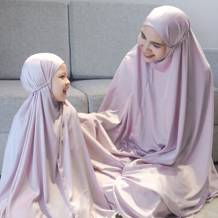 Premium Couple Mom Kids Silk Prayer Set / Mukena Couple Ibu Anak Silky - Lilac, Kids M