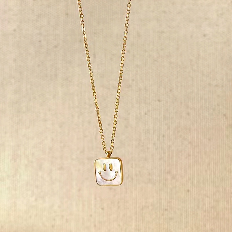 Kalung Rantai Klavikula Hias Liontin Smiley Face Bahan Titanium Steel