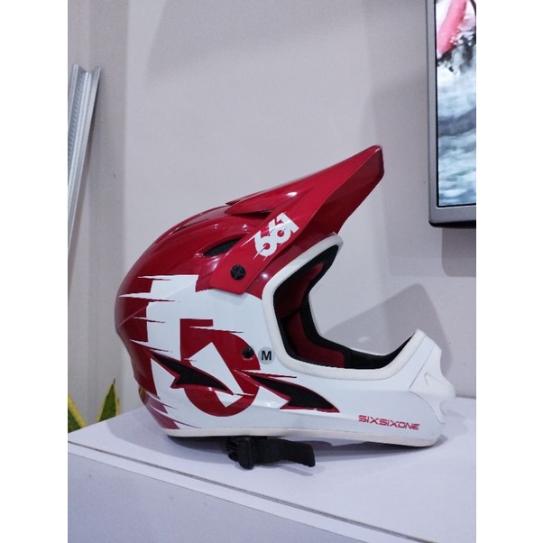 Helm 661 comp ukuran M