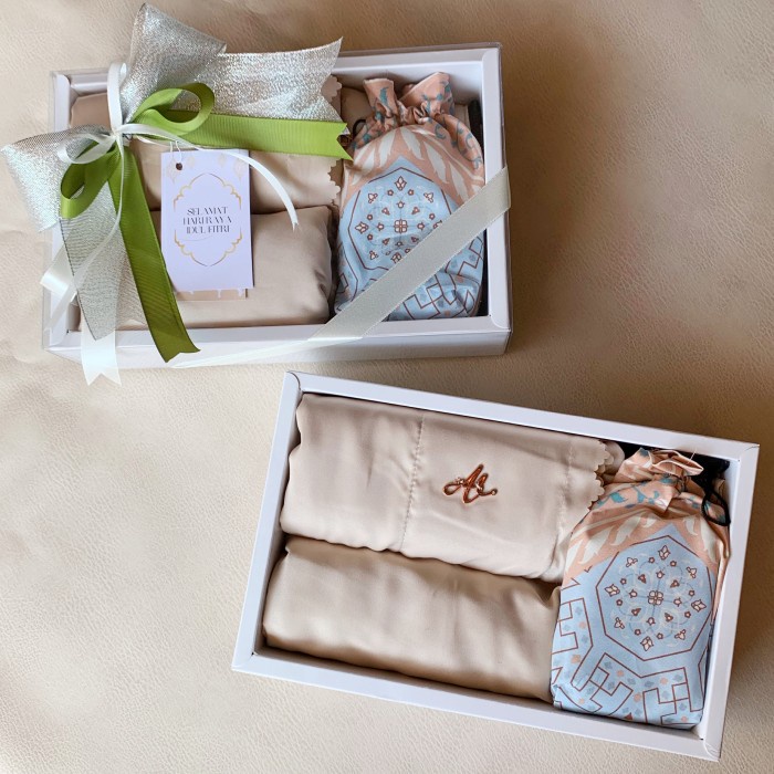 

Hampers Lebaran Premium - Mukena - Creme