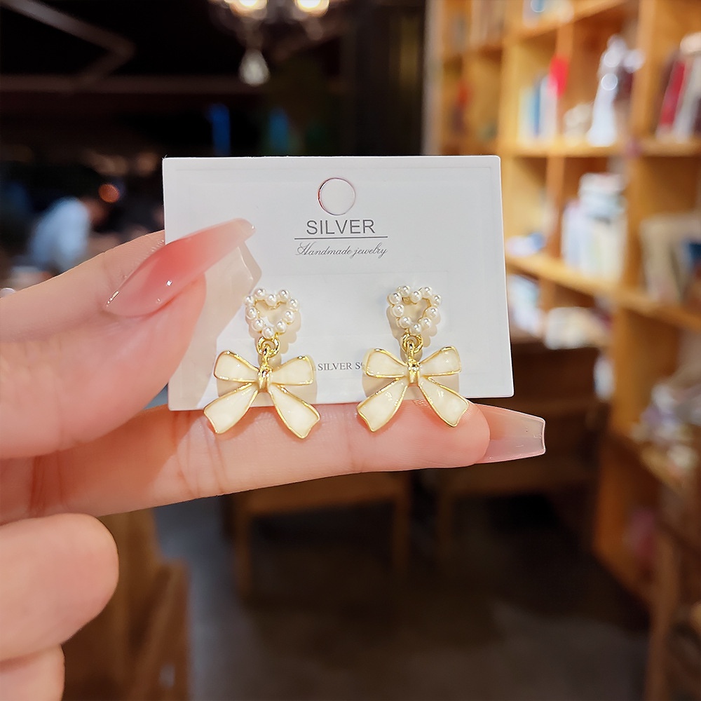 Modis Berkelas Gaya Selebriti Cahaya Mewah High-End Anting Jarum Perak Perempuan Cinta Busur Niche Desain Mutiara Anting Earrings