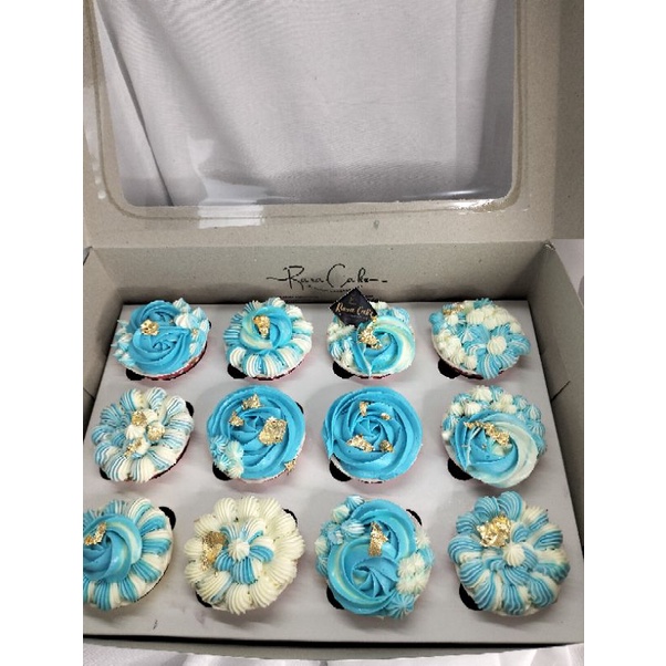 

BLUE cup cake