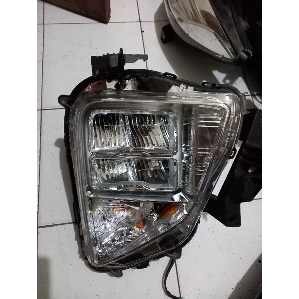 lampu depan mitsubishi xpander croos kanan