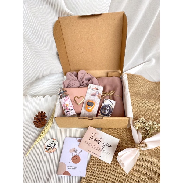 

Hampers Kado Gift Box Ulang tahun Wisuda Graduation Wedding Cewek Murah