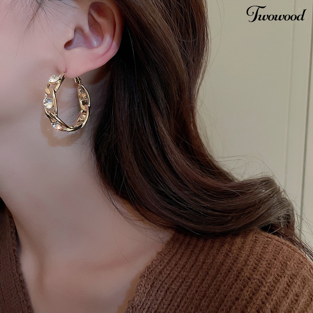 Twowood 1pasang Lingkaran Anting Tindik Geometris Berlian Imitasi Bertatahkan Temperamen High-end Telinga Dekorasi Jarum Perak Wanita Besar Hoop Earrings Aksesoris Pakaian