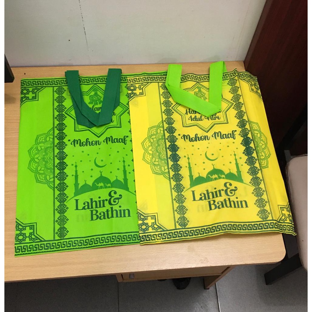

tas spunbond/tas strimin lebaran idul fitri ukuran 38x45