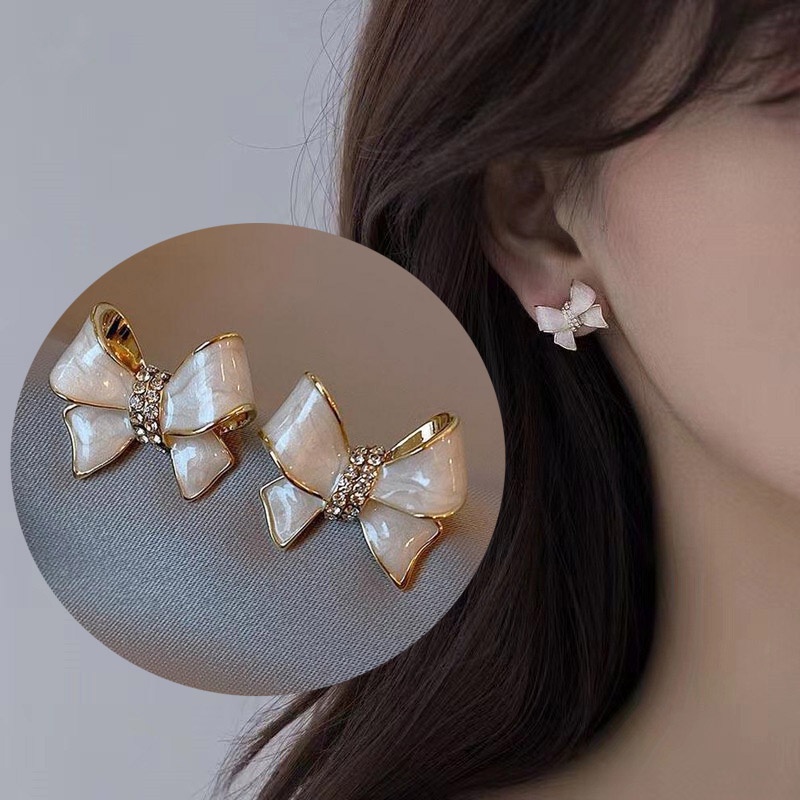 Korea Gaya Baru Trendi Busur Berlian Imitasi Sederhana Temperamen Unik Anting Desain Niche