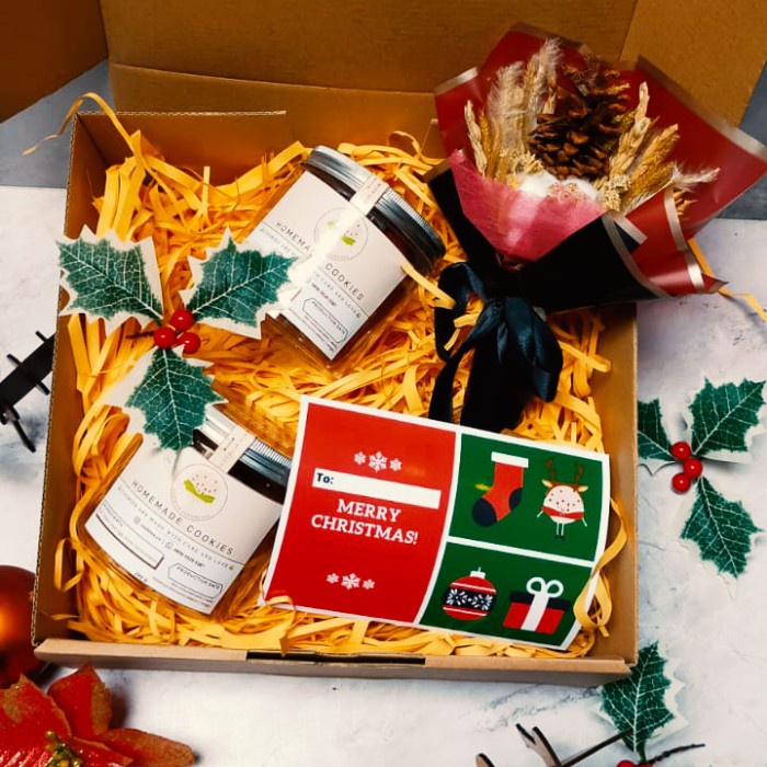

(COD) Coobies Mistletoe Hampers - Paket kue natal [Ready Stock] Soft Cookies - Flower Bouquet