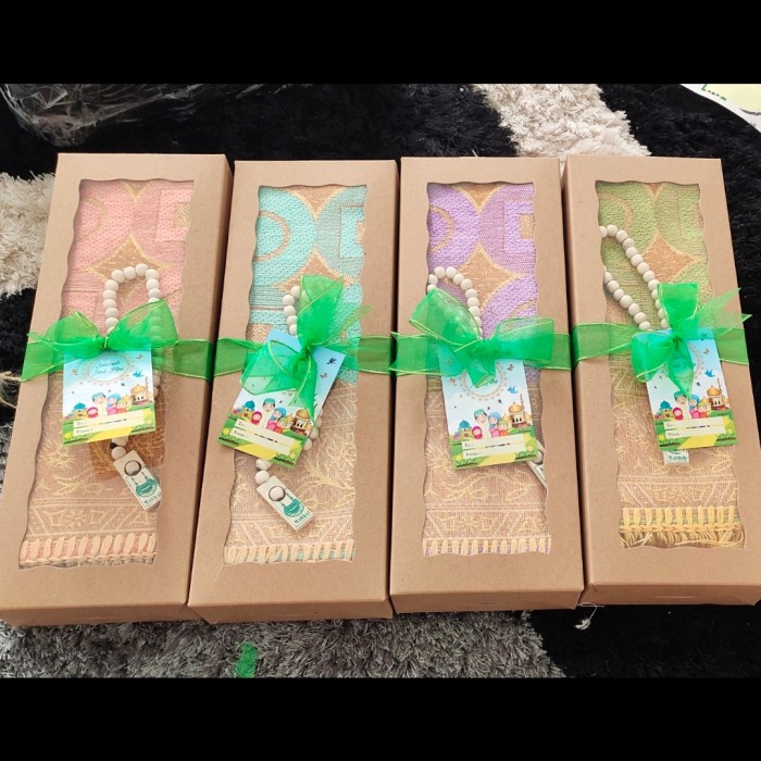 

Parcel hantaran kado sajadah cantik lebaran - Merah Muda