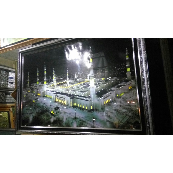 Hiasan dinding kaligrafi, masjid Nabawi pakai lampu