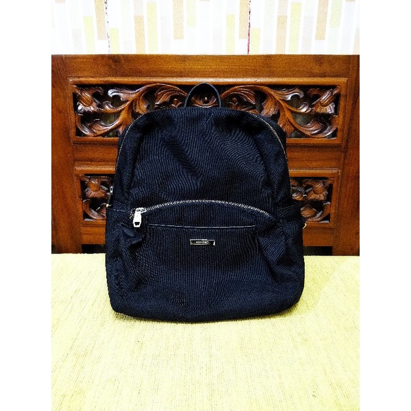 Preloved Tas Ransel Wanita Warna Hitam Elizabeth