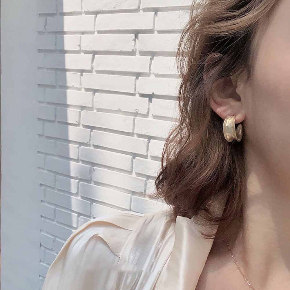 1pasang fashion retro Elegan Perhiasan Anting Tusuk Telinga Bentuk C Bahan metal Untuk Wanita