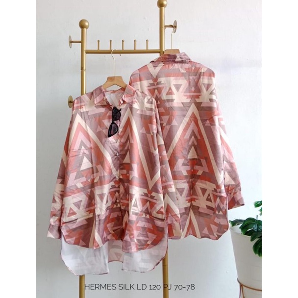 KEMEJA HWRMESS SILK LD 120 / KEMEJA WANITA / KEMEJA KEKINIAN / KEMEJA JUMBO / OOTD HIJAB