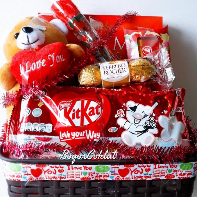 

Spesial Valentine Day Hampers Valentine Teddy Mawar Kitkat