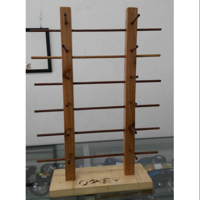 Display tempat pajangan kacamata