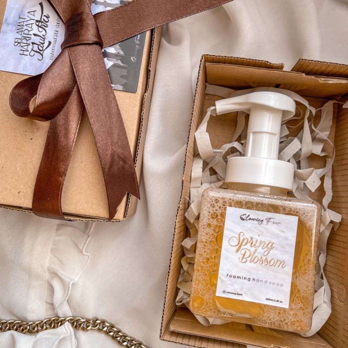 

HAMPERS LEBARAN HANDSOAP / HANDWASH / SABUN CUCI TANGAN FOAM BUSA - 1
