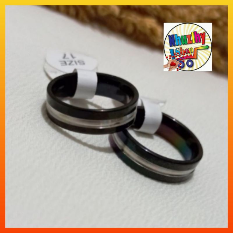 Cincin Titanium Pria Wanita Hitam List Silver Anti Luntur Karat