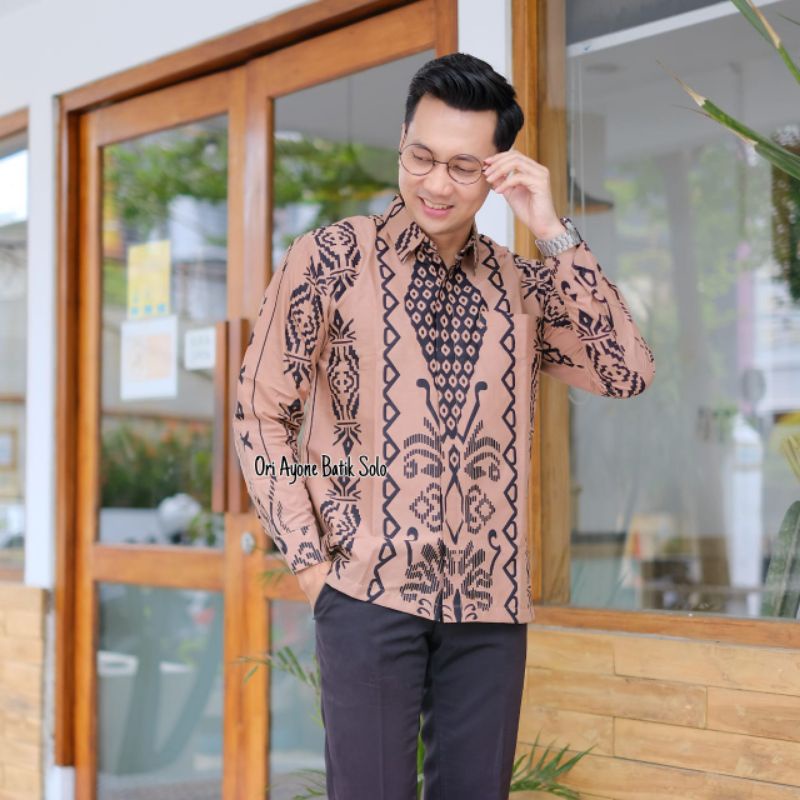 Kemeja batik pria warna milo lengan panjang pendek lapis furing bahan katun halus premium solo baju batik pria terbaru 2023 warna milo batik pendek pria milo baju batik pria mewah warna milo terbaru kemeja batik etnik pria terbaru full furing