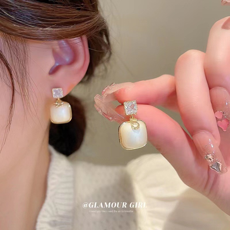 Fashion Manis Cahaya Mewah Zirkon Kristal Kelinci Anting Telinga Kait Temperamen Baru Aksesoris Telinga