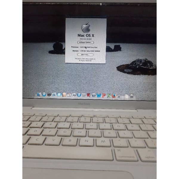 Di jual satu unit Macbook Apple A1181